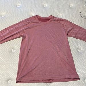 Long sleeve medium lululemon shirt. Great condition. Worn 4-5 times.